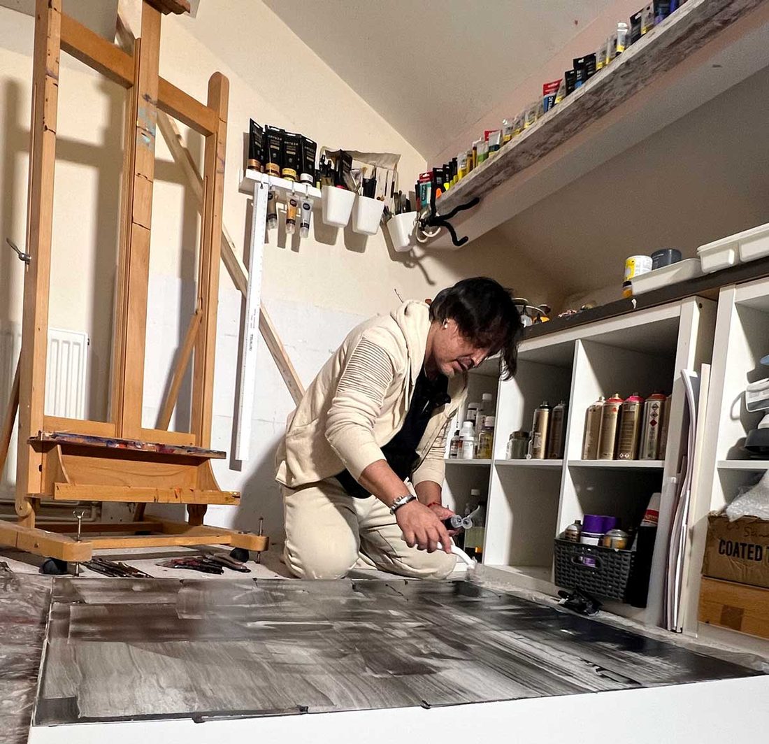 Vincent Vee painting in his studio